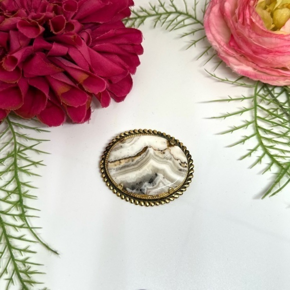 Vintage⚜️Real Marble Cabochon Brooch